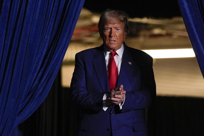 Donald Trump | Američani bodo 5. novembra volili novega predsednika. Na izbiro imajo zdajšnjo podpredsednico Kamalo Harris in nekdanjega predsednika Donalda Trumpa. Zmaga demokratke bi najverjetneje pomenila nadaljevanje zdajšnje ameriške politike, večja uganka pa je, kakšna bo Trumpova politika v morebitnem drugem mandatu. | Foto Guliverimage