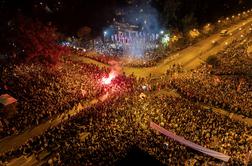 Navdušeni nad nepregledno množico: študenti peš prehodili tudi 400 kilometrov #video