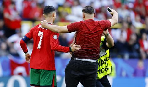 Avtogol odrezal Turke, Ronaldo delil selfije. V skupini E vsi s tremi točkami.