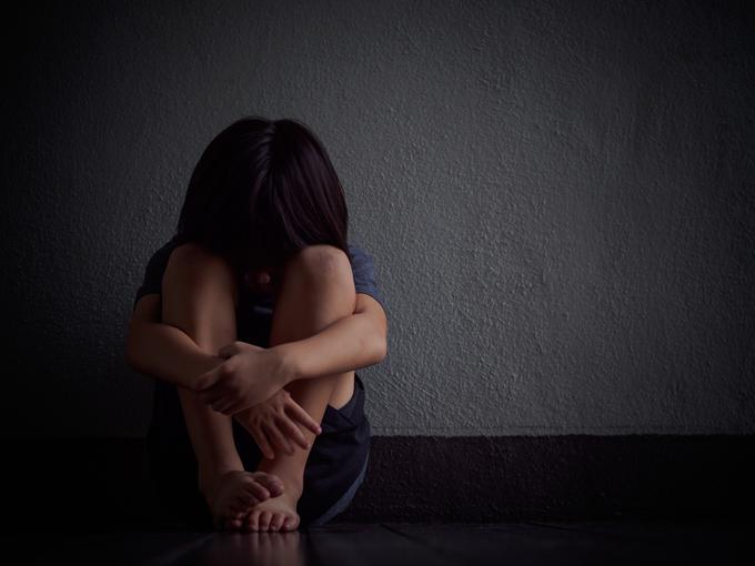 Starši zlorabljenih otrok morajo v prvi vrsti poiskati pomoč zase, poudarja psihoterapevtka Veronika Podgoršek. | Foto: Thinkstock