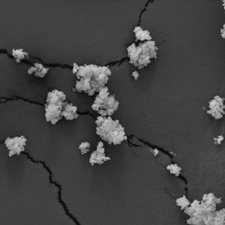 Bioaktivno steklo RSense je osrednja učinkovina zobne paste MAHA Mineral Care. Gre za material, razvit na Institutu Jožef Stefan, ki se med umivanjem veže na površino zoba in ustvari tanek zaščitni film.  | Foto: arhiv naročnika