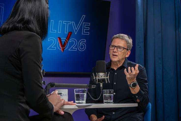 Uhan: "To, da podatki pridejo v javnost en teden pred volitvami, je povsem jasno, da je nekdo to lansiral namerno z namenom diskreditirati delovanje vlade in vladnih strank." | Foto: Liam Toni Šironjič