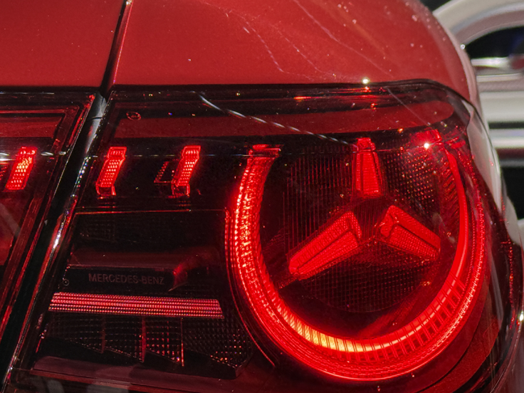 Ena najbolj vpadljivih podrobnosti na novem CLA - zadnje luče in imitacija Mercedesovih zvezd | Foto: Gregor Pavšič