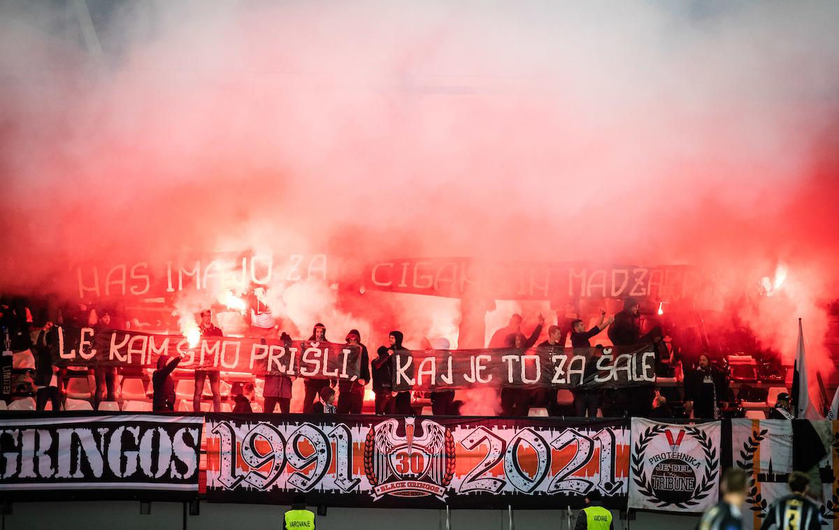 NŠ Mura : NK Maribor | Mura bo morala zaradi nešportnega obnašanja navijačev seči v žep. | Foto Blaž Weindorfer/Sportida