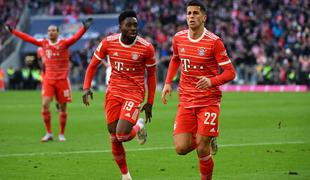 Bayern po festivalu zadetkov pobegnil Dortmundu