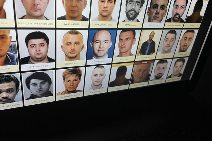Kriminalci | Europol državljane EU poziva, naj si pozorno ogledajo vseh 62 ubežnikov, saj so mnenja, da se jih večina "skriva" vsem na očeh.  | Foto Europol