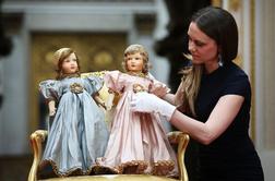 S čim se je v otroštvu igrala kraljica Elizabeta II. (foto)