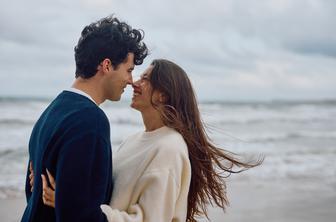 Pet stvari, ki jih počnejo čustveno stabilni pari, večina pa jih zanemarja