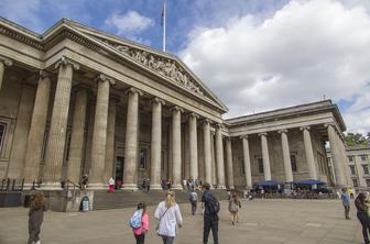 Iz Britanskega muzeja izginilo okoli dva tisoč predmetov