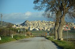 Na Siciliji ponudili hiše za en evro, zdaj se utapljajo v povpraševanju