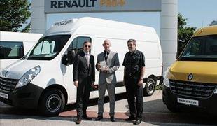 Renault master in mercedes benz atego hybrid sta slovenski gospodarski vozili leta 2011