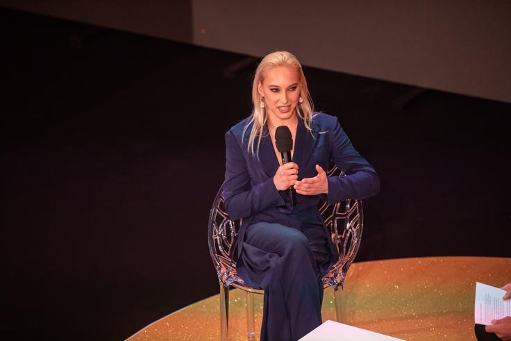 Janja Garnbret je štafetno palico ambasadorke v športu prevzela od Gorana Dragića. | Foto: Mediaspeed