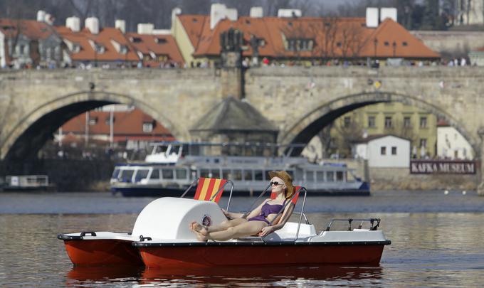 Češka je postala najbogatejša država vzhodno od nekdanje železne zavese. Je pa velika razlika v življenjski ravni med prebivalci bogate Prage in drugimi, revnejšimi deli Češke. | Foto: Reuters