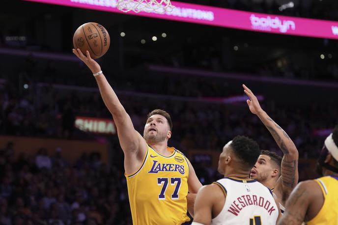 Luka Dončić Los Angeles Lakers Denver Nuggets | Luka Dončić je v prvi četrtini dobesedno letel po igrišču. | Foto Guliverimage