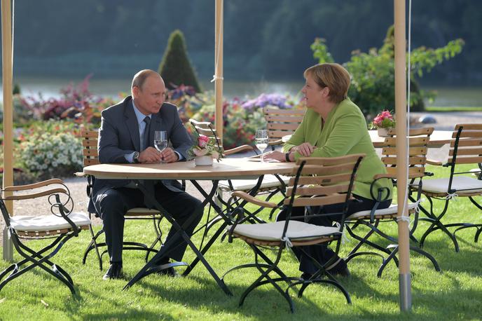 Vladimir Putin in Angela Merkel | Foto Reuters