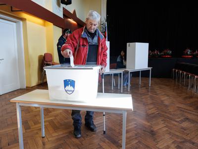 Znano je, koliko volivcev je glasovalo na prvi dan predčasnega glasovanja