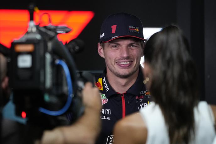 Katar Max Verstappen | Max Verstappen sproščen pred začetkom VN Katarja, kjer lahko tretjič postane svetovni prvak. | Foto Guliverimage