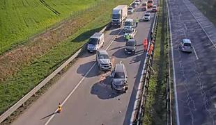Odstranili posledice prometne nesreče na gorenjski avtocesti #foto #video