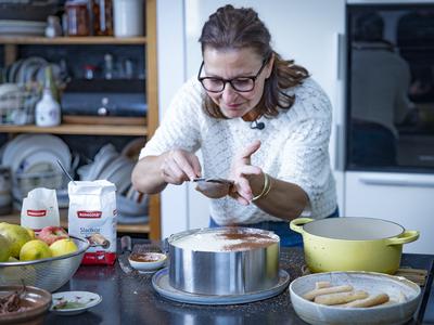 Popolna jesenska sladica: recept za tiramisu s hruškami #video