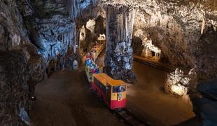 V Postojnski jami padajo rekordi obiskanosti