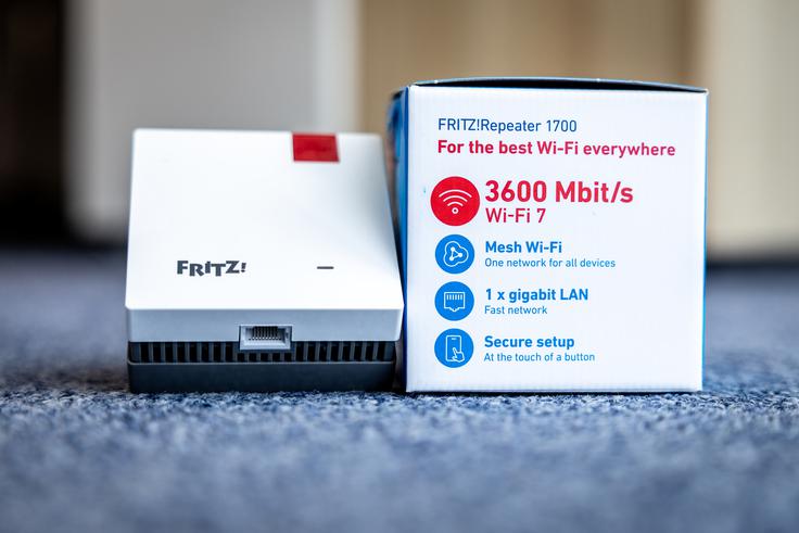 Ojačevalnik brezžičnega signala FRITZ!Repeater 1700 je prva tovrstna naprava, ki podpira standard Wi-Fi 7. | Foto: Gaja Hanuna