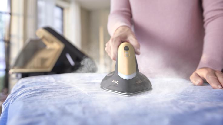 Likanje s parnimi postajami Philips je, zahvaljujoč tehnologiji OptimalTEMP, popolnoma brezskrbno. | Foto: 