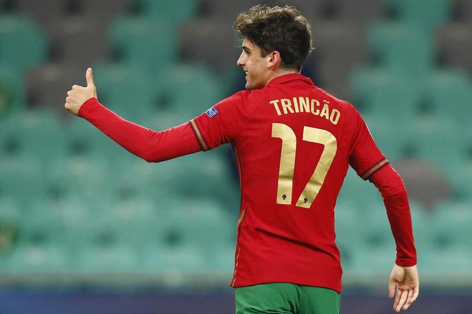 Trincao | Takole se je zadetka v mreži Anglije v Stožicah razveselil Portugalec Trincao, ki v tej sezoni zabija gole tudi v majici slovite Barcelone. | Foto Reuters