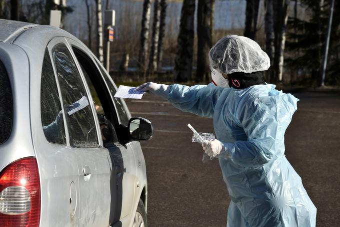 Konec novembra so na Finskem opravili tudi po 23 tisoč testov dnevno, kar predstavlja 90 odstotkov zmogljivosti njihovih laboratorijev. | Foto: Reuters