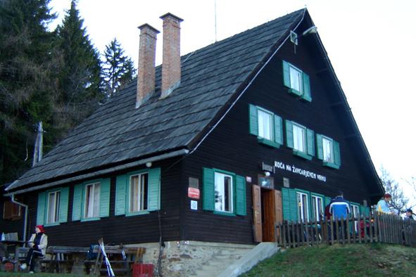 Koča na Žavcarjevem vrhu (863 m)