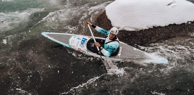 "Morda se komu zdi, da je na vodi mrzlo, ampak v sredo je bilo na divji vodi prav prijetno." | Foto: osebni arhiv/Lana Kokl