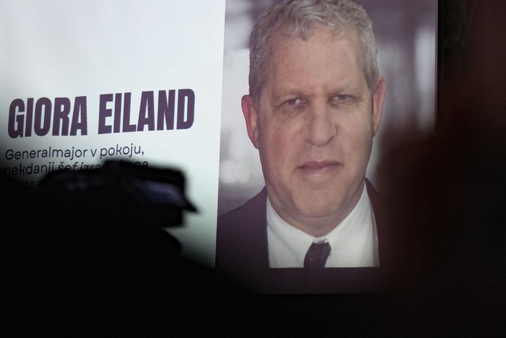 Sova je poslancem potrdila, da je bil Giora Eiland 22. decembra 2025 na letalu iz Tel Aviva v Ljubljano. | Foto: Ana Kovač