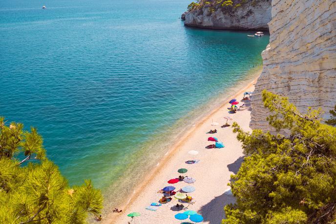 V Italiji se krešejo mnenja: ali lahko na zasebno plažo prinesete svoj sendvič?