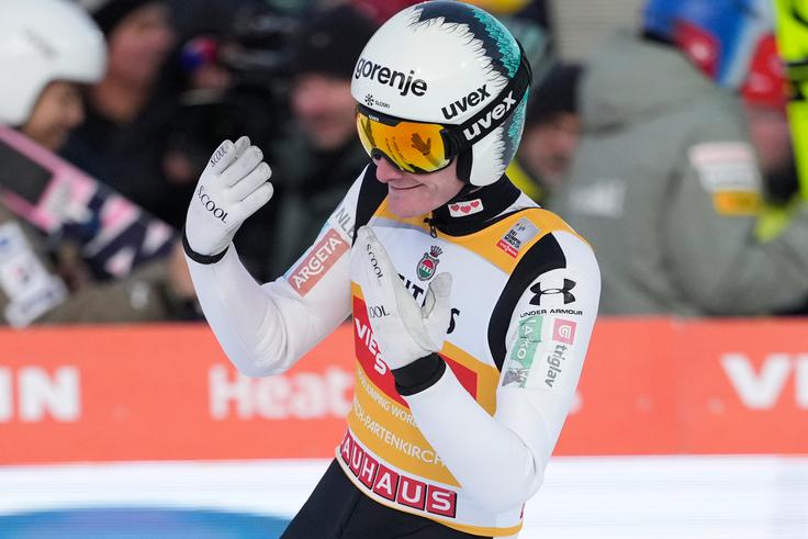 Domen Prevc bi po številu zmag v eni sezoni lahko ujel in prehitel brata Petra. | Foto: Guliverimage
