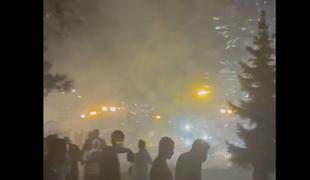 Ekskluzivno za Siol: tako kamenjajo novinarje, policisti pretepajo civiliste ...  #video