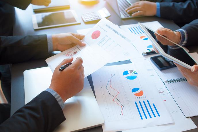 delnice dedovanje | Delnice se v praksi prenašajo v celih kosih, zato morajo dediči pri delitvi najti izvedljivo razmerje. | Foto Shutterstock