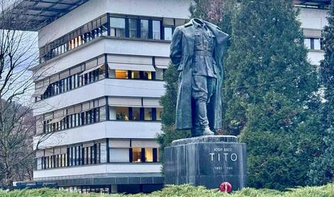 Skrunitelju Titovega kipa grozi večletna zaporna kazen