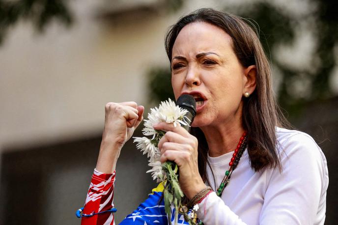 Maria Corina Machado | Maria Corina Machado se je kot ustanoviteljica organizacije Sumate, ki se posveča demokratičnemu razvoju, že pred več kot 20 leti zavzemala za svobodne in poštene volitve. V politični funkciji in v službi organizacijam se je od takrat zavzemala tudi za neodvisnost sodstva, človekove pravice in zastopstvo ljudstva. | Foto Reuters