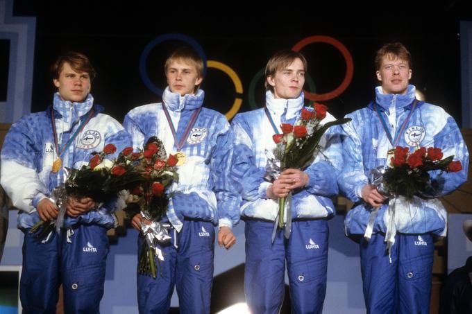 Finci so leta 1988 osvojili olimpijski naslov v postavi (od leve proti desni) Ari Pekka Nikkola, Matti Nykänen, Tuomo Ylipulli in Jari Puikkonen. Najbolj so se jim približali slovenski skakalci, ki so takrat nastopali še za Jugoslavijo. | Foto: Guliverimage/Vladimir Fedorenko