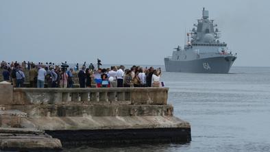 Ruska jedrska podmornica in druga vojaška plovila prispeli na Kubo