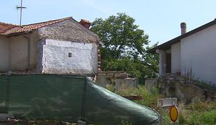 Porušil znamenito mitnico, čeprav bi jo moral obnoviti #video