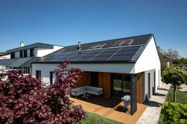 Ko sončna elektrarna zataji: kako si je Nejc Korošec povrnil 30 odstotkov izgubljene energije in prihranil več sto evrov letno
