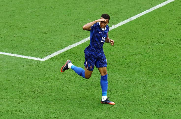Kylian Mbappe je na začetku drugega polčasa dosegel deveti gol na tem mundialu, skupno pa že 21. na svetovnih prvenstvih. | Foto: Reuters