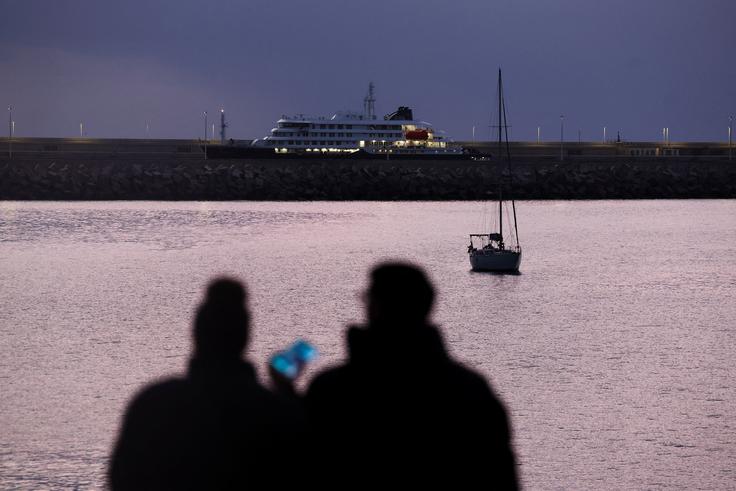 Ladja je prispela na Tenerife.  | Foto: Reuters