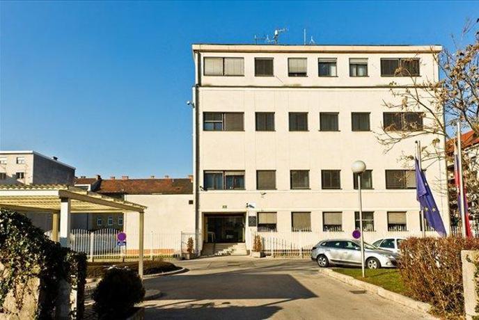 Letni prihranek 60 tisočakov: selitev agencije za varnost prometa