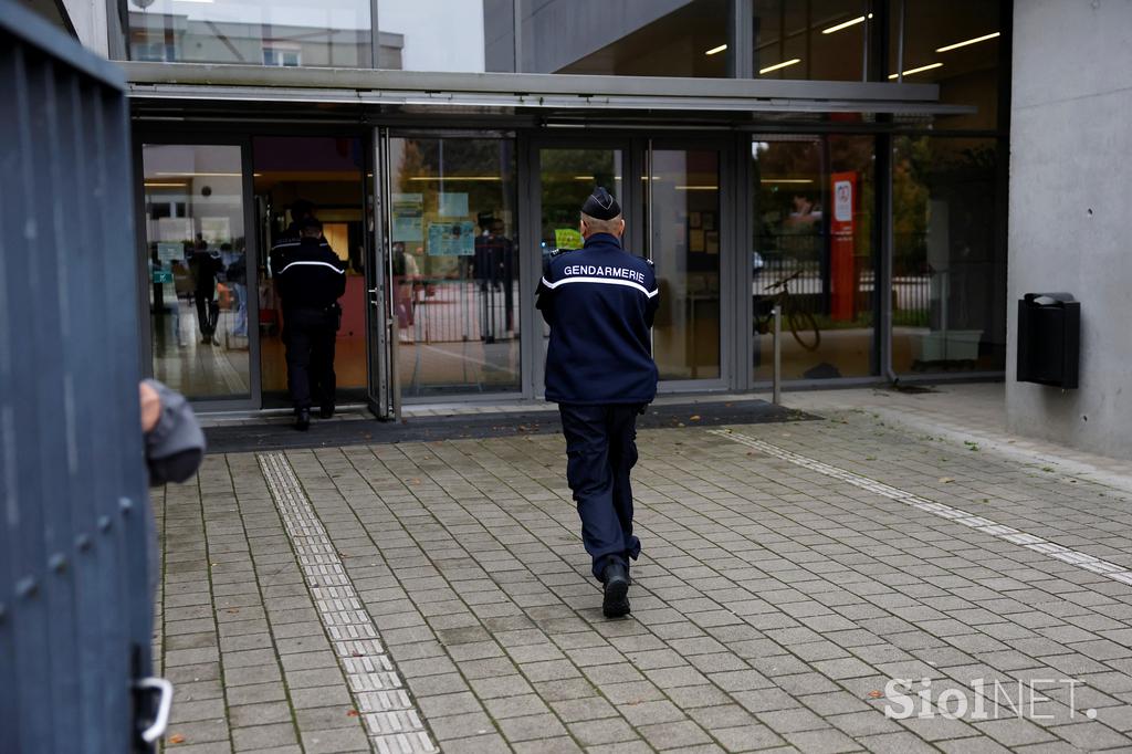 Francija, napad, šola, učiteljica, nož, policija