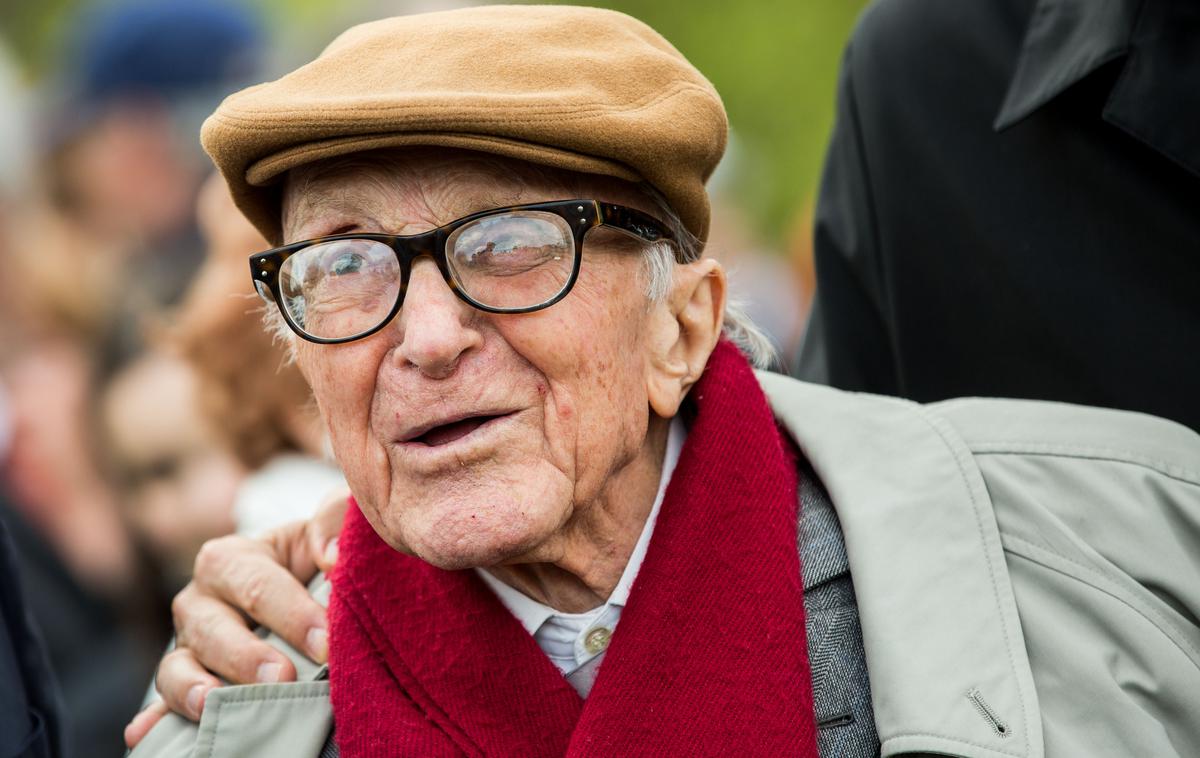 Boris Pahor spomenik | Pisatelj in akademik Pahor je v 109. letu starosti umrl 30. maja na svojem domu v Trstu. Vse življenje je opozarjal na nevarnosti totalitarnih režimov, katerih žrtev je bil tudi sam. Nekropola je njegovo najbolj znano delo. V njej je opisal taboriščno izkušnjo in z njo zaslovel tudi po Evropi. | Foto Vid Ponikvar