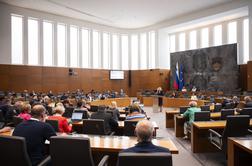 Dolgotrajna oskrba: DZ potrdil nujno obravnavo