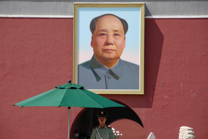 Komunistični voditelj Mao Cetung je iz Kitajske naredil jedrsko silo in ji pribarantal sedež v Varnostnem svetu OZN, ni pa mu uspelo Kitajske gospodarsko razviti. To je po njegovi smrti uspelo šele njegovim bolj pragmatičnim naslednikom, ki so državo odprli svetu.  | Foto: Reuters