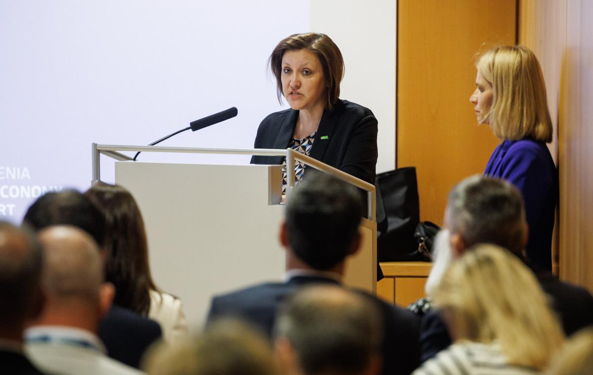 Ana Polak Petrič | Skupaj s Kuvajtom in Globalnim zavezništvom za zaščito vode v oboroženih konfliktih, ki vključuje 11 držav, pa je Slovenija vodila tudi razpravo namenjeno predvsem zaščiti delavcev, ki upravljajo s kritično infrastrukturo v času oboroženih spopadov. Sodelovala je tudi slovenska kandidatka za članico Komisije za mednarodno pravo v obdobju 2028-2032 Ana Polak Petrič (na fotografiji). | Foto STA