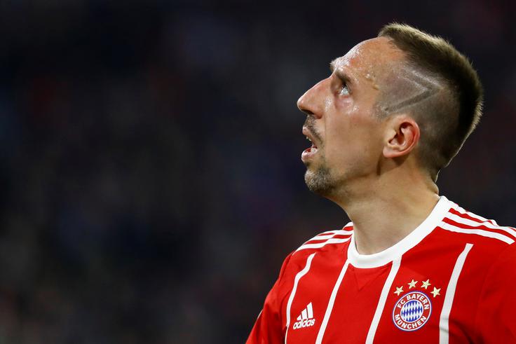 Z bavarskim velikanom je osvojil kar 23 lovorik. V München je prispel leta 2007 iz Marseilla, kjer si je delil slačilnico tudi z Boštjanom Cesarjem. | Foto: Reuters
